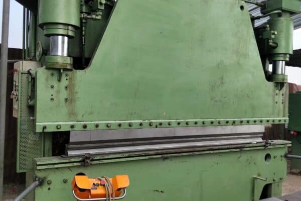 Press brake blender machine